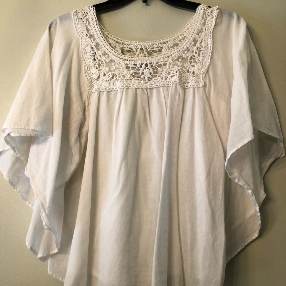 Cute flowy cream colored top